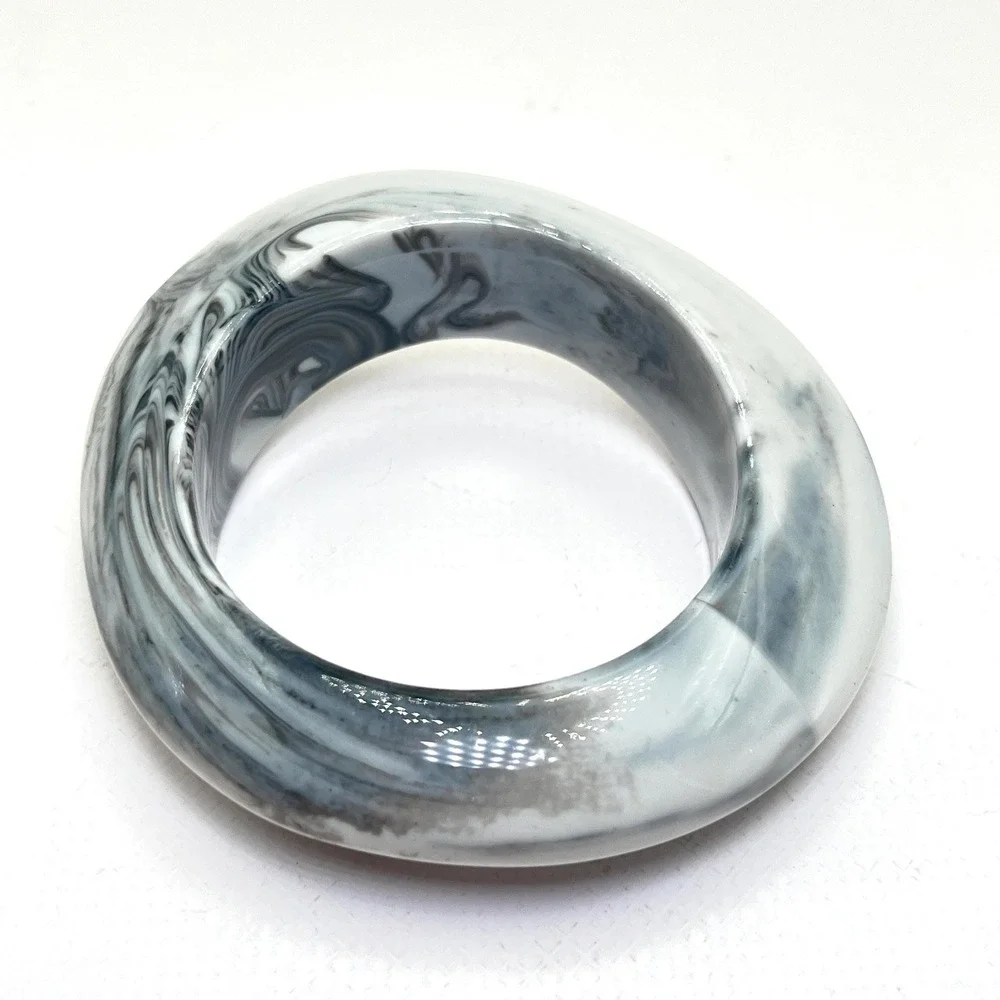 Vintage Black and White Marbled Mod Chunky Lucite Heavy Plastic Bangle Bracelet